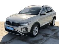 VW T-Roc, 2.0 TDI Life DigCocpit Park-&, Jahr 2023 - Hannover