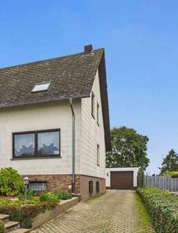 ZWEIFAMILIENHAUS MIT GARAGEN UND GARTEN BEI ORSCHOLZ - Mettlach