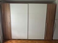 Großer Schwebetürenschrank 310 cm – Weiß/Braun – Neuwertig - München Bogenhausen