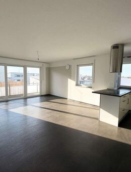 LICHT, DESIGN & KOMFORT - 4-ZIMMER-WOHNUNG MIT BALKON, AUFZUG & EINBAUKÜCHE IN GERSTHOFEN - Gersthofen