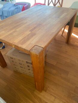 Holztisch mit Bank zu Verkaufen - Frankfurt (Main) Nordend-Ost