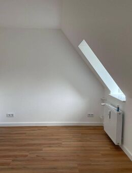 Sanierte Dachgeschosswohnung - Courtagefrei - Kiel