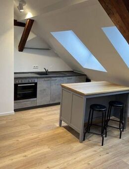 Schöne 2-Zimmerwohnung - DG - Duschbad - Einbauküche - Renoviert - Kein Aufzug - Nürnberg