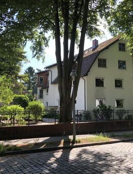 Vermietete Eigentumswohnung mit Hobbyräumen als solide Kapitalanlage - Berlin