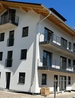 Erstbezug! Hochwertige 3 Zimmer Terrassenwohnung mit Garten, Kellerabteil und Tiefgaragenstellplatz! - Bad Reichenhall