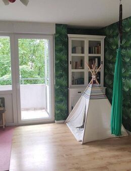 Lichtdurchflutete und ruhiggelegene Wohnung mit zwei Balkonen - Karlsruhe