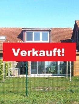 Charmante Doppelhaushälfte im Kettenhausstil mit Wintergarten und Weitblick ins Grüne - Fehmarn