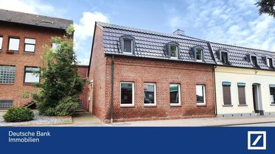 Nettetal-Lobberich: Großzügiges Einfamilienhaus mit Garten, Garage und Nebengebäuden