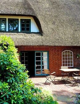 Klimaneutral wohnen: Landsitz mit modernem Wohnambiente und historischem Flair in malerischer, ruhiger Lage am Kornfeld - Courtagefrei - Hechthausen