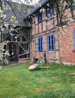 Wohnen im Fachwerkhaus. 3 Wohneinheiten. Attraktiver Teilausbau. Großer Obstgarten. Ruhige Ortslage. - Calvörde