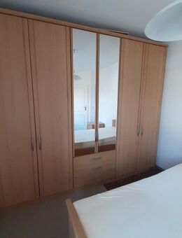 Schlafzimmer (Single) mit großem Kleiderschrank - Ottendorf-Okrilla