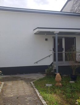 Gemütlicher Bungalow, sehr zentral, großer Garten und Nebengebäude - Lampertheim