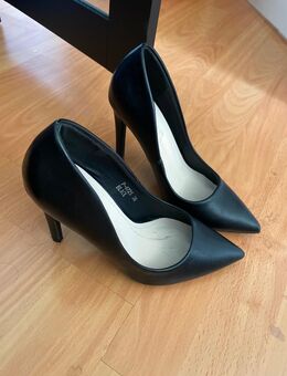 Schöne Heels in Größe 36 - Köln