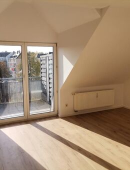 Zentrale Dachwohnung mit Dachterrasse und Einbauküche - Chemnitz