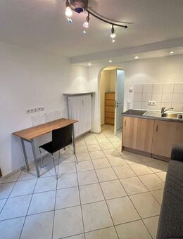 Nur für 1 Person / Möblierte 1 - Zimmer - Untergeschosswohnung (Kellerwohnung) mit Einbauküche und separatem Eingang - Trier