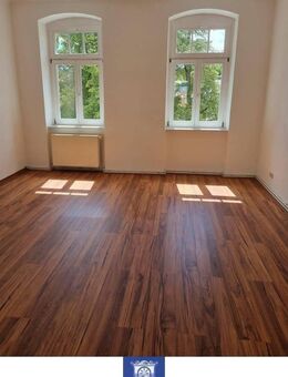 Perfekte Wohnung mit Charme! Wohnküche, Balkon und Tageslichtbad mit Wanne! - Freiberg