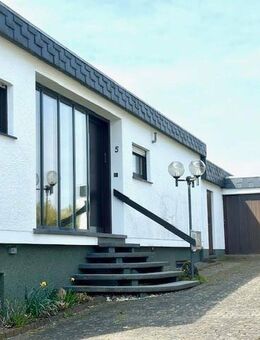 Gepflegtes Einfamilienhaus mit Wintergarten und Einliegerwohnung in Selters (Westerwald) - Selters (Westerwald)