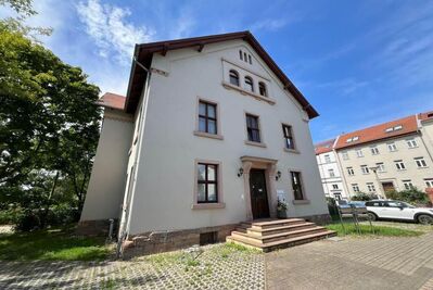 Halle (Saale): Mehrfamilienhaus-Villa mit 15 PKW-Stellplätzen, für Wohnen/Büro