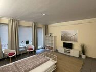 Schöne 2-Zimmer Wohnung mit 2 Balkonen in Düsseldorfer Altstadt nähe Carlsplatz - Düsseldorf
