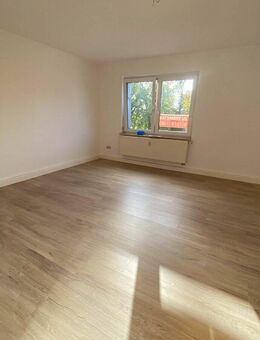 Neu sanierte 2-Raum-Wohnung mit Stellplatz am Haus!! - Neukirchen (Erzgebirge)
