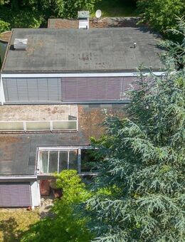 Architektenvilla mit Pool und Parkgrundstück - stilvolles Wohnen in Wellingsbüttel - Hamburg