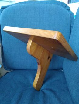 Postament, quadratisches Hängeregal aus hellem Vollholz - Hannover