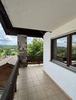 Großzügige 7-Zimmer-Wohnung mit Balkon, Garten und Weitblick - Aicha (Wald)