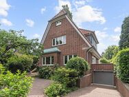 Kernsaniertes Familienidyll: Freistehendes Haus mit Südwest-Garten und Terrasse unweit der Elbe in Nienstedten - Hamburg