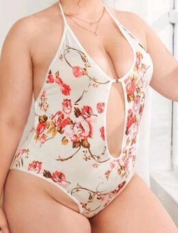 Teddy-Body mit Blumenmuster - Bad Zwischenahn