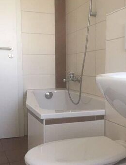 4-Raum-Wohnung, 2 Badezimmer mit Wanne und Dusche, Balkon! - Oschersleben (Bode)