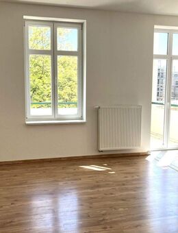 Großzügige 3-Raum-Wohnung mit Balkon und modernem Wohnkomfort in gepflegtem Mehrfamilienhaus - Chemnitz