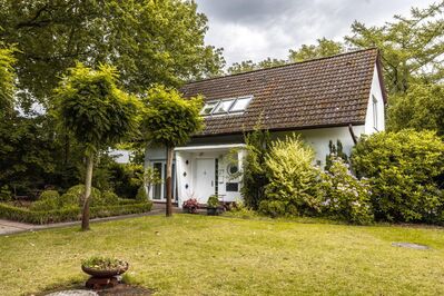 Cuxhaven-Sahlenburg // Zweifamilienhaus mit zwei modernen Ferienwohnungen und 5,3 % Rendite!