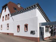 *** Aufwendig modern saniertes EFH mit Innenhof und zusätzlichem Baugrundstück in sehr ruhiger Lage von Eisenberg *** - Eisenberg (Pfalz)