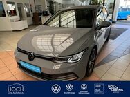 VW Golf, 1.0 VIII eTSI Active, Jahr 2023 - Gladenbach