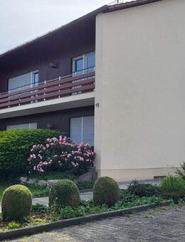 Schön sanierte 3 ZKB- Wohnung mit Balkon und KOSTENLOSE EINBAUKÜCHE - Alteglofsheim