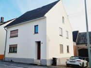 Hadamar-Faulbach: Großzügiges Einfamilienhaus mit Scheune und großem Areal - Hadamar