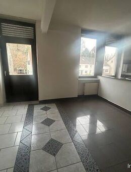Renditeobjekt in Diefflen . Drei Wohnungen und ein kleines Büro suchen neuen Eigentümer - Dillingen (Saar)