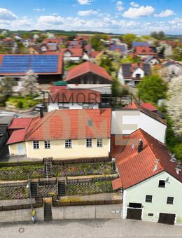 Kernsaniertes Wohnhaus, Gastro-/Gewerbefläche und sanierungsbed. Wohnung darüber - Schierling