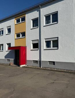 Zentrale und helle 3 Zimmer Erdgeschosswohnung mit Stellplatz und Keller in Top Lage zu verkaufen - Senden (Bayern)