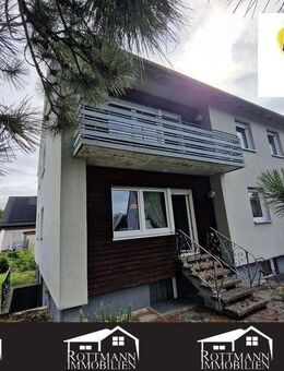 *Großes Einfamilienhaus mit Doppelgarage Nähe Klinikum* in Naila - Naila