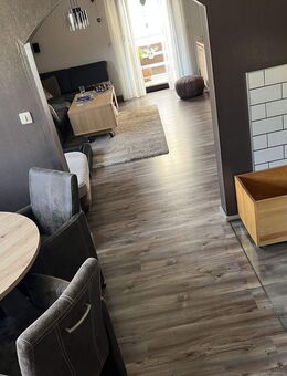 ***Absolutes Unikat: Sanierte Maisonettewohnung + Einliegerwohnung in Hanglage mit Traumblick!*** - Bodenwerder (Münchhausenstadt)