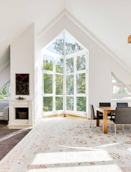 Lichterfülltes Penthouse über ca. 261 m² mit grandioser Dachterrasse und Liftzugang - Gräfelfing