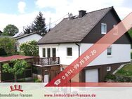 Schmuckstück in Schönberg: lichtdurchflutetes Einfamilienhaus, einzugsbereit, mit Sauna, Garten und drei Garagen! Optional mit Wald und Obstwiese. - Schönberg (Rheinland-Pfalz)