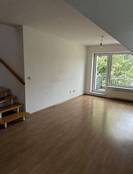 schöne helle 2,5-Zimmer Whg., Küche, Diele, 2 x Bad inkl. Stellplatz - Köln