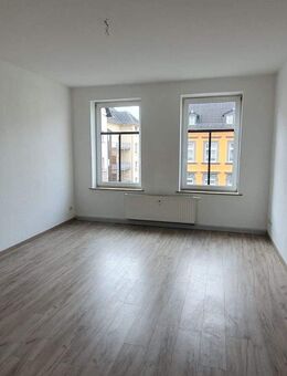 Helle 2,5-Raum-Wohnung mit ca. 68 m² im 2. Obergeschoss in Glauchau - Glauchau