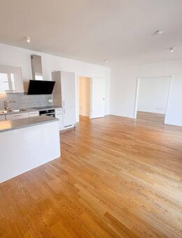 !! Diese Vier-Zimmer-Traumwohnung in bester Citylage erwartet Sie !! + EBK + Balkon + Stellplatz - Berlin