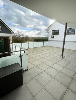 Moderne 3 Zimmer Wohnung mit Aufzug & großzügigem Balkon und Terrasse - Empfingen