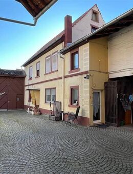 EUPORA® Immobilien: Ehemaliger Bauernhof mit Innenhof, große Scheunen, Stallungen und Garten in Bischheim. - Bischheim