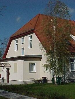 Ihr Rückzugsort im Grünen! 2 Raumwohnung im 01. Obergeschoss sucht Nachmieter! - Lauta