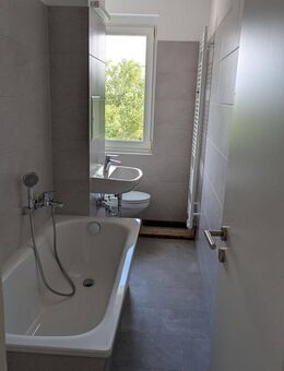 Frisch renovierte 2-Raumwohnung mit Balkon - Ihr neues Zuhause wartet auf Sie!! - Mücheln (Geiseltal)
